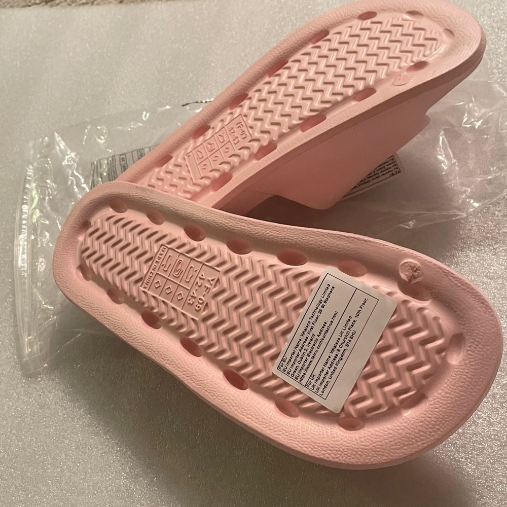 SANRIO FOR HELLO KITTY NIP WOMENS SLIP ON SLIDES SZ 9.5-10 - Picture 2 of 5